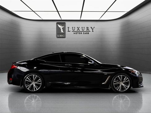 Used 2019 INFINITI Q60 3.0t Luxe w/ Essential Package image 3