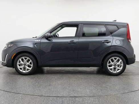 Used 2025 Kia Soul LX w/ LX Technology Package FWD image 5