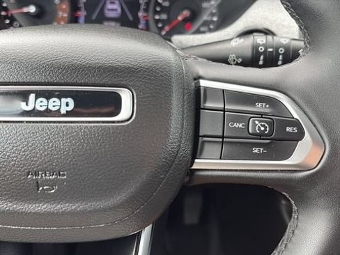 Used 2025 Jeep Compass Latitude AWD/4WD image 10