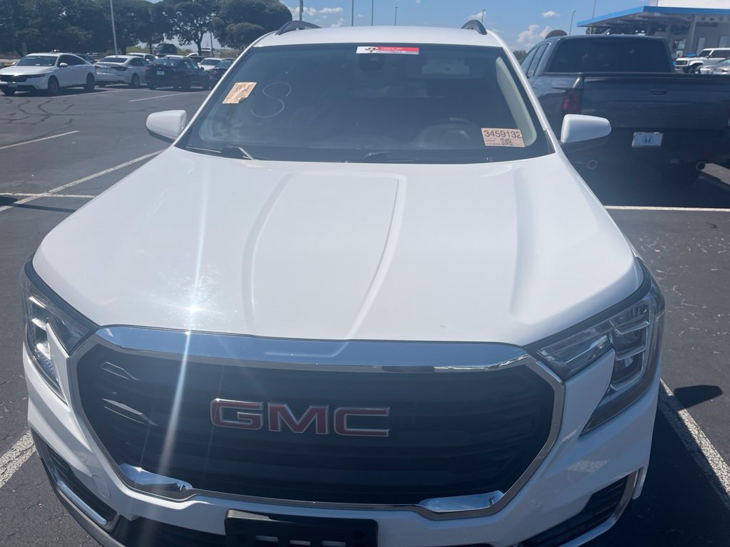 Used 2023 GMC Terrain SLE w/ Driver Convenience Package FWD image 2