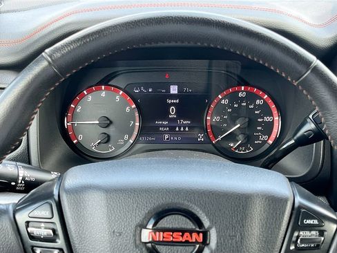 Used 2022 Nissan Titan PRO-4X w/ Pro-4x Convenience Package AWD/4WD image 12