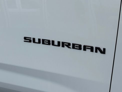 Used 2023 Chevrolet Suburban RST w/ Luxury Package RWD image 10