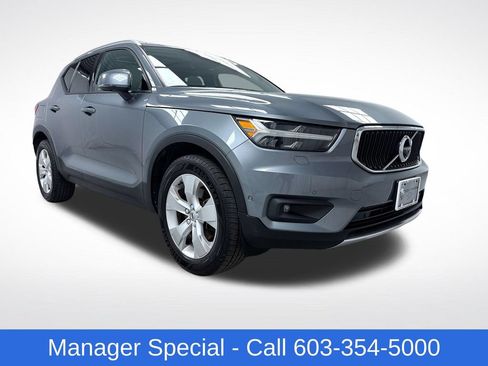 Used 2019 Volvo XC40 T5 Momentum AWD/4WD image 1
