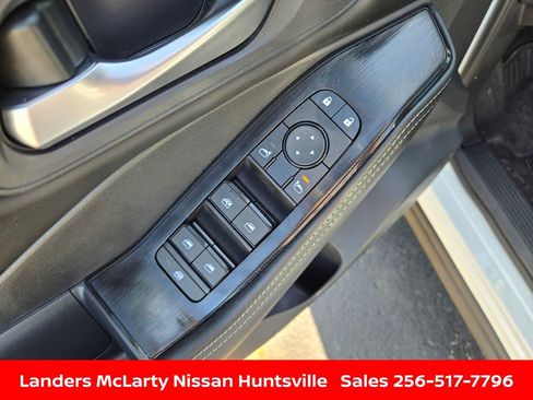 Used 2025 Nissan Rogue SV image 21