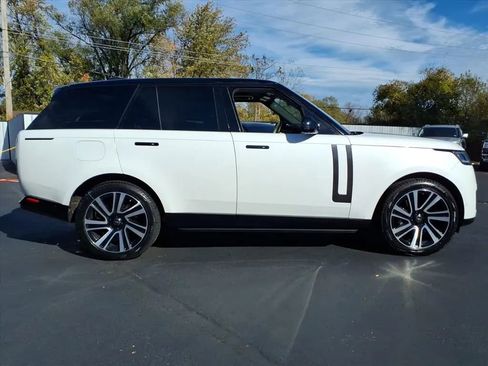 Used 2023 Land Rover Range Rover SE image 2