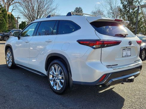 Used 2024 Toyota Highlander Limited image 4