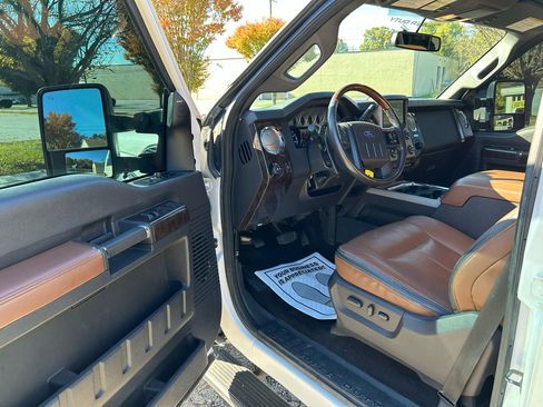 Used 2015 Ford F250 Platinum w/ Platinum Package image 11