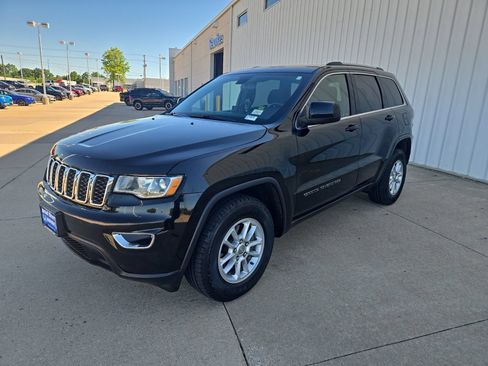 Used 2018 Jeep Grand Cherokee Laredo AWD/4WD image 4