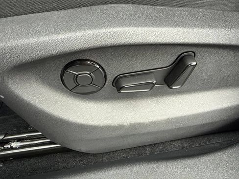Certified 2026 Volkswagen Tiguan SE R-Line AWD/4WD image 19
