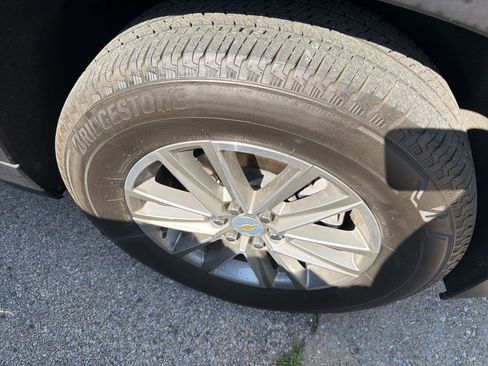 Used 2023 Chevrolet Traverse LT image 4