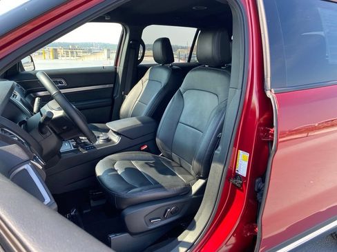 Used 2018 Ford Explorer XLT w/ Equipment Group 202A AWD/4WD image 17