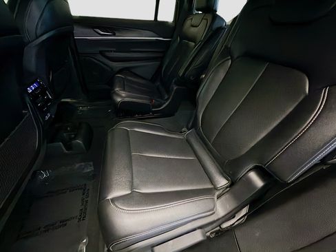 Used 2024 Jeep Grand Cherokee L Limited w/ Luxury Tech Group II AWD/4WD image 13