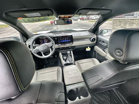 New 2026 Chevrolet Colorado ZR2 w/ Technology Package image 19