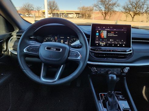 Used 2023 Jeep Compass Limited image 6