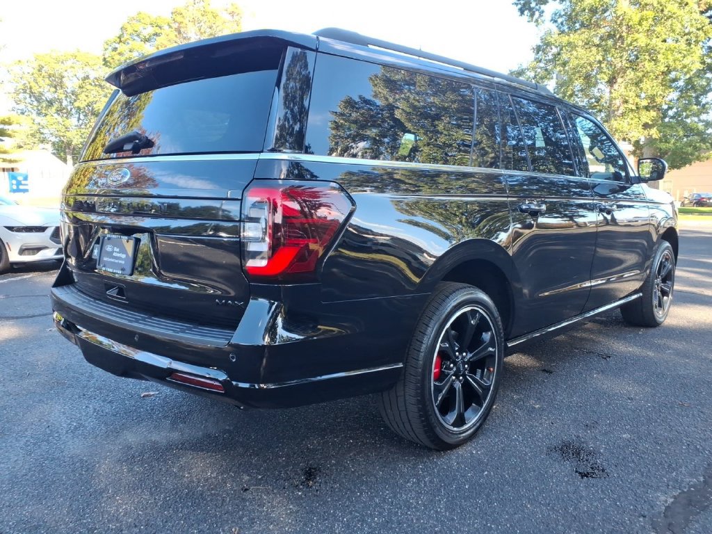 Used 2024 Ford Expedition Max Limited AWD/4WD image 2