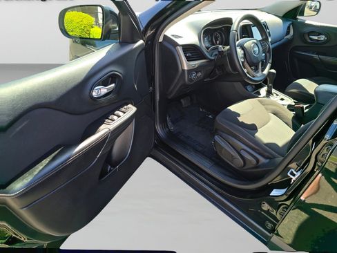 Used 2016 Jeep Cherokee Latitude FWD image 22
