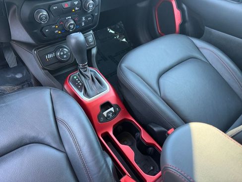 Used 2022 Jeep Renegade Trailhawk AWD/4WD image 18