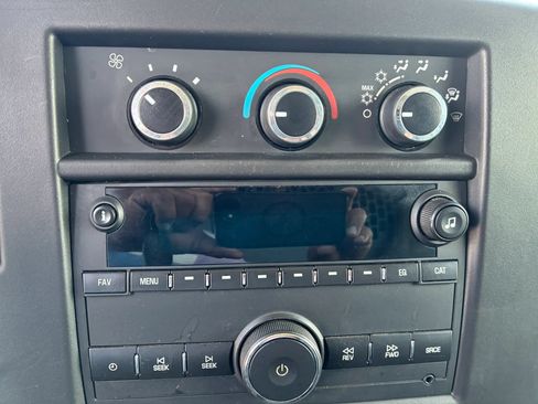 Used 2019 Chevrolet Express 3500 w/ Driver Convenience Package RWD image 17