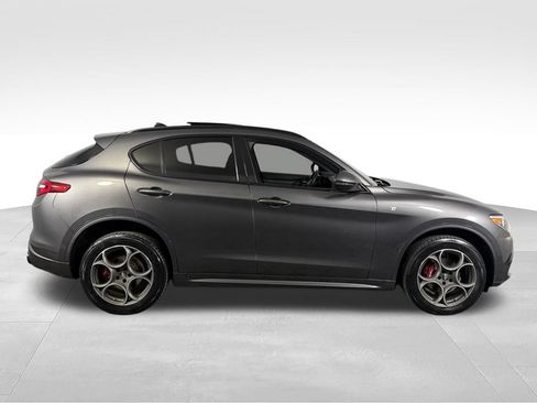 Used 2023 Alfa Romeo Stelvio Ti AWD/4WD image 4