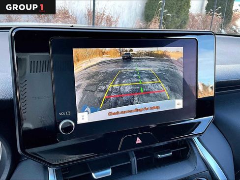 Used 2024 Toyota Venza LE image 27