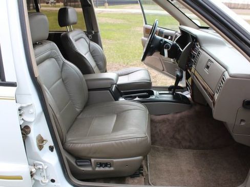 Used 1993 Jeep Grand Cherokee Limited image 24