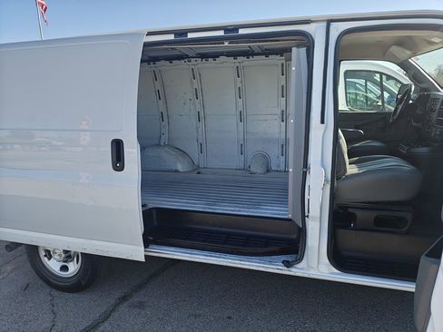 Used 2021 Chevrolet Express 3500 w/ Driver Convenience Package image 10