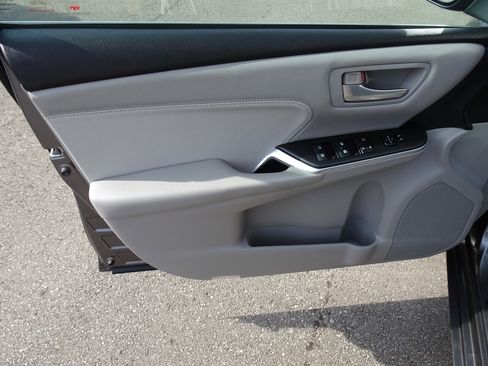 Used 2016 Toyota Camry XLE w/ Moonroof Package image 13