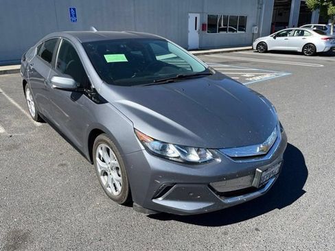 Used 2018 Chevrolet Volt Premier w/ Driver Confidence Package FWD image 3