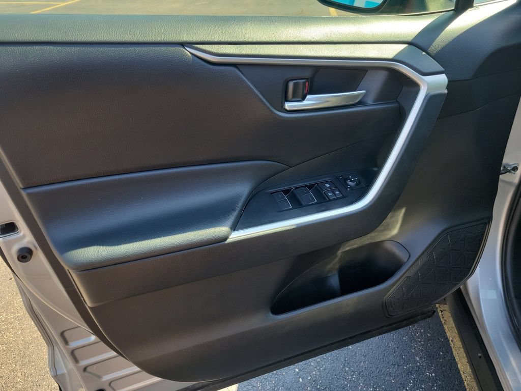 Used 2024 Toyota RAV4 XLE FWD image 24
