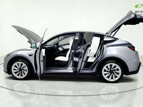Used 2026 Tesla Model Y AWD image 15