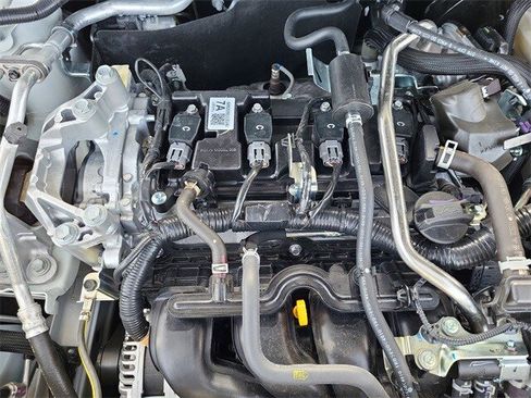 Certified 2025 Nissan Kicks SR image 31