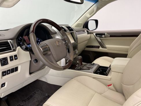 Used 2019 Lexus GX 460 Premium w/ Premium Package image 10