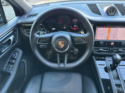 Certified 2026 Porsche Macan AWD/4WD image 16