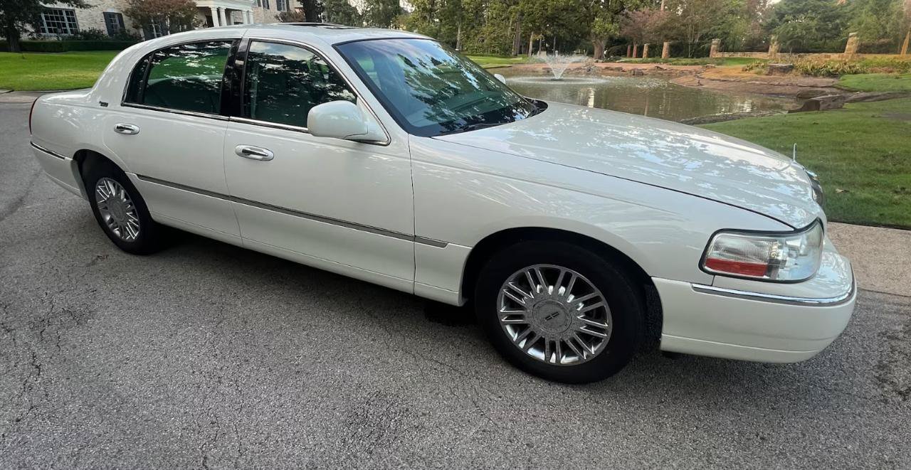 Used 2006 Lincoln Town Car Signature Limited RWD image 6