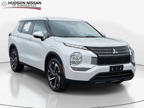 Used 2022 Mitsubishi Outlander ES AWD/4WD image 1