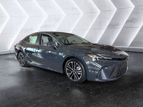 Used 2026 Toyota Camry XLE w/ Premium Plus Package FWD image 1