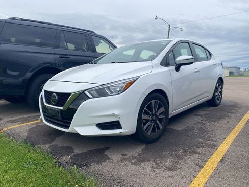 Used 2021 Nissan Versa SV FWD image 16