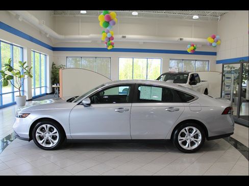 Used 2025 Honda Accord LX image 8
