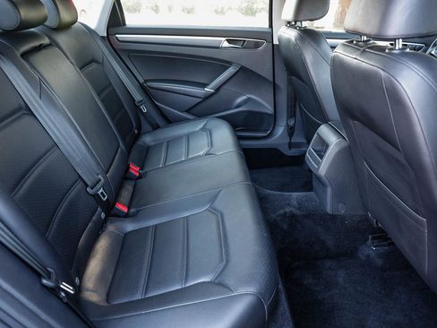 Used 2018 Volkswagen Passat 2.0T R-Line image 17