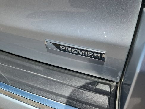 Used 2018 Chevrolet Suburban Premier AWD/4WD image 15