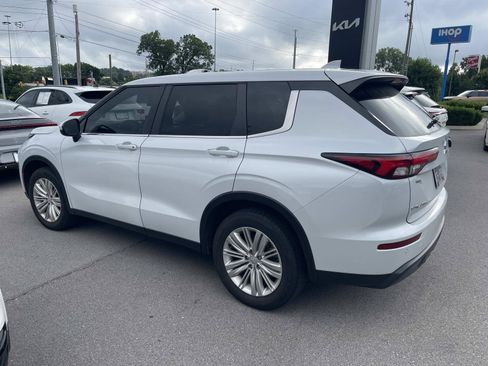 Used 2024 Mitsubishi Outlander ES FWD image 4
