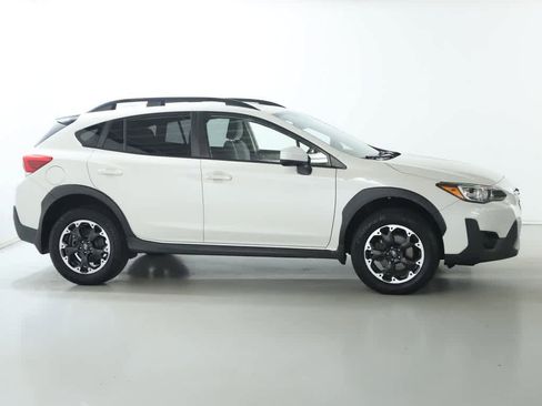 Used 2022 Subaru Crosstrek 2.0i Premium w/ Moonroof Package image 11
