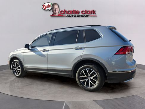 Used 2020 Volkswagen Tiguan SE w/ Panoramic Sunroof Package FWD image 4