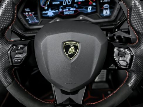 Used 2021 Lamborghini Aventador SVJ image 36