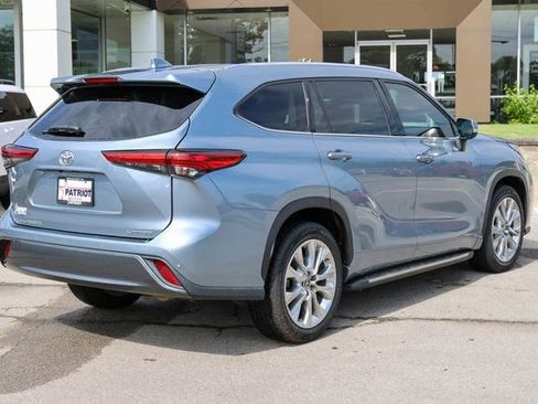 Used 2021 Toyota Highlander Limited FWD image 3