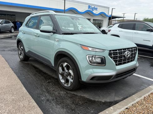 Used 2025 Hyundai Venue SEL FWD image 7