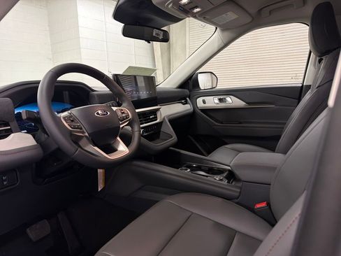 New 2026 Ford Explorer Active w/ Active Comfort Package RWD image 6