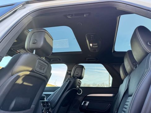 New 2024 Land Rover Discovery Dynamic SE image 8