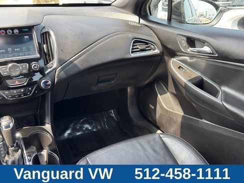 Used 2018 Chevrolet Cruze Premier FWD image 24