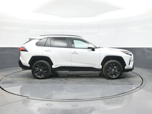 Certified 2025 Toyota RAV4 SE image 8